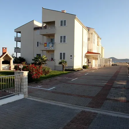 Apartment Adriana *